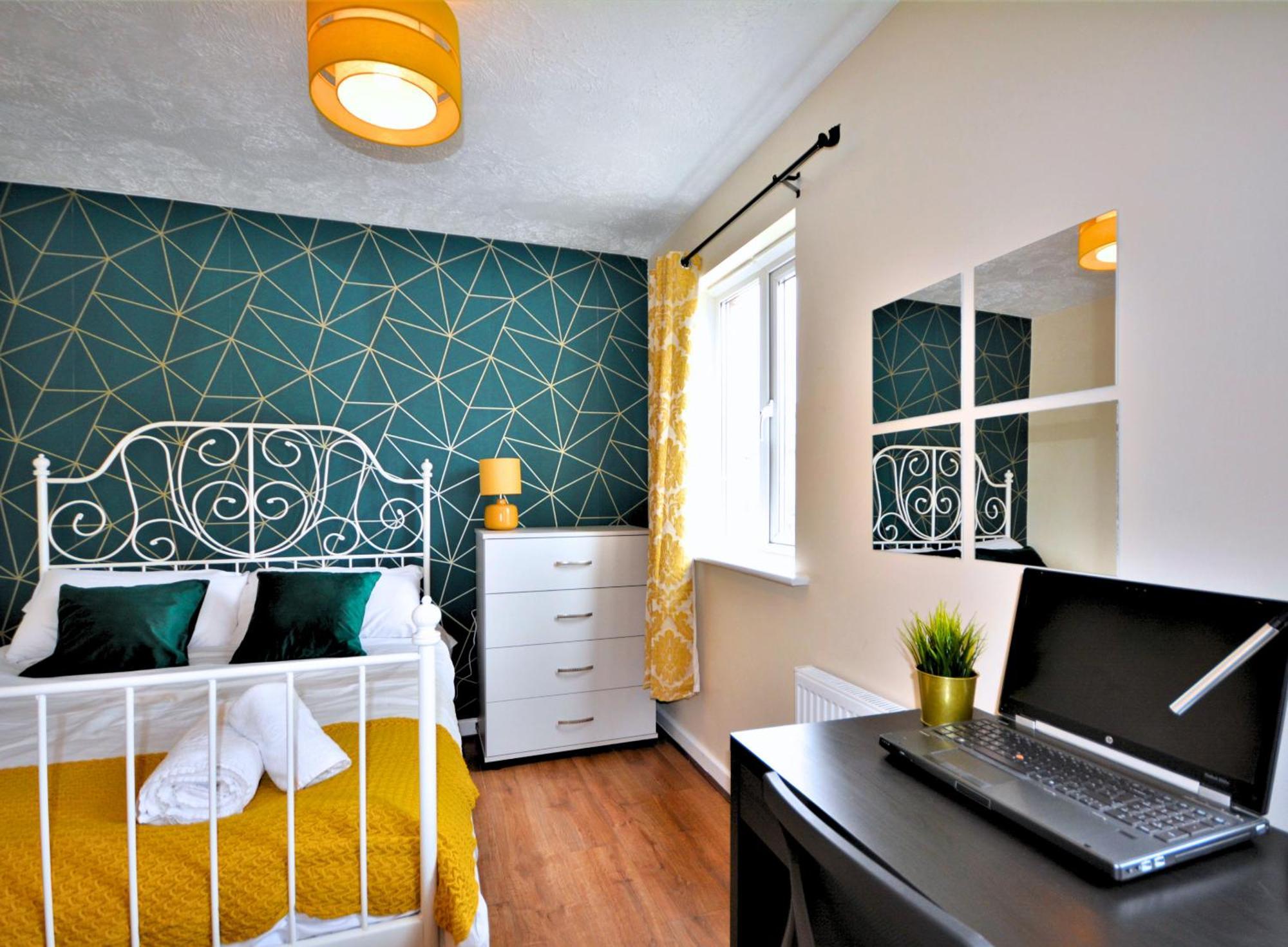 Manchester Townhouse By Bevolve - 4 Bedrooms - Free Parking ภายนอก รูปภาพ