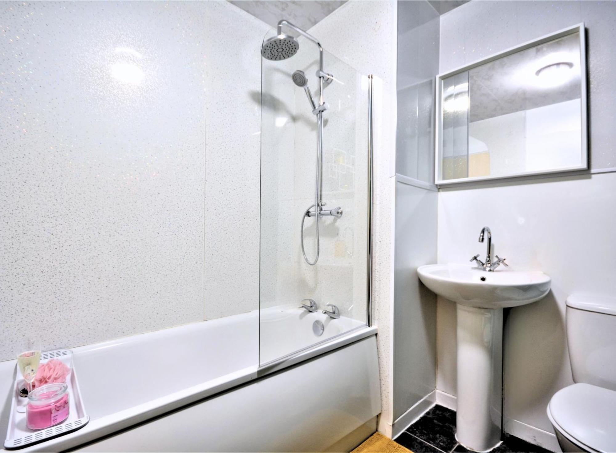 Manchester Townhouse By Bevolve - 4 Bedrooms - Free Parking ภายนอก รูปภาพ