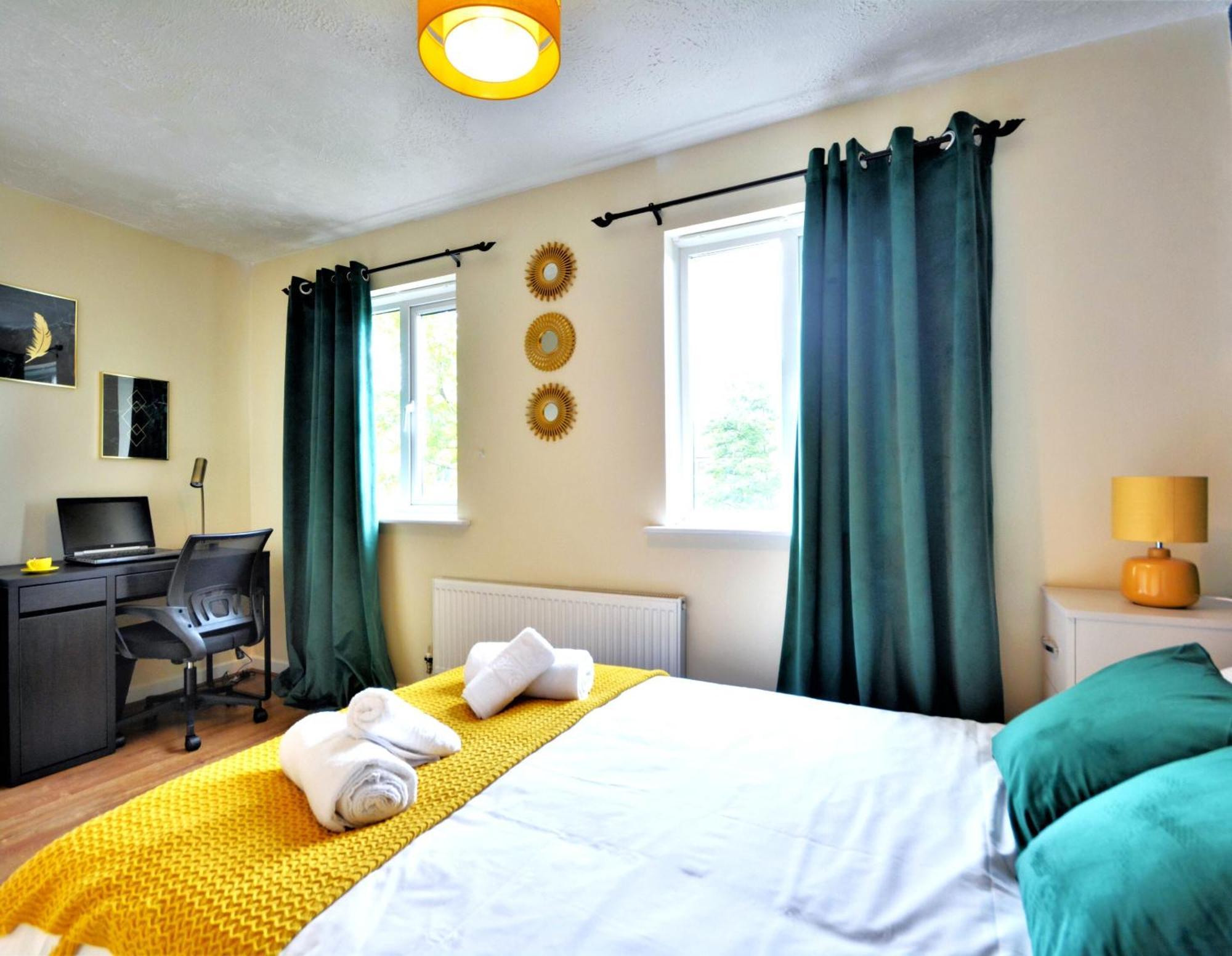 Manchester Townhouse By Bevolve - 4 Bedrooms - Free Parking ภายนอก รูปภาพ